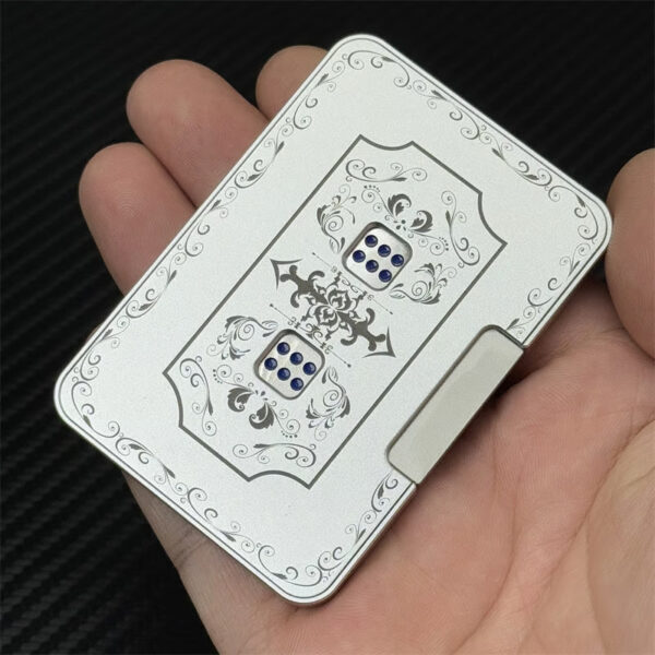 Creative Mechanical Dice: A compact, durable dice for stress relief and quick, fun point-changing.